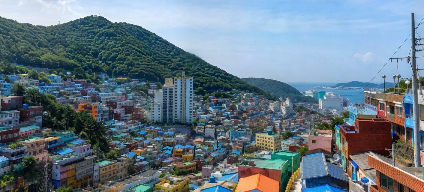 산비탈에 층층이 들어선 부산 감천문화마을